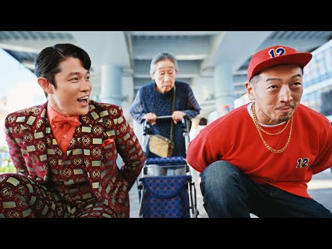 鈴木亮平演じる“億山”にライバル出現！？外国の友達から「何やってんの？」と言われるCMの新シリーズが解禁　MEGA B… サムネイル