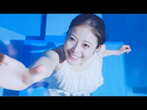 今田美桜、透明感あふれる真っ白ワンピで軽やかに宙舞う！　「サンカット®」新UV TVCM「体感！無重力感」篇 サムネイル