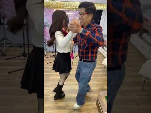 校長教跳舞💃😂😂😂 サムネイル