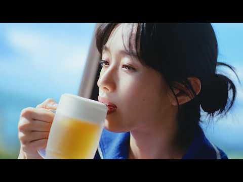 河合優実、斉藤和義が歌う「上を向いて歩こう」とともに味わう一杯！　「サントリー生ビール」新TV-CM サムネイル