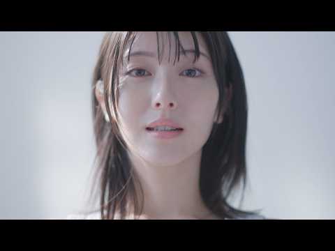 浜辺美波、透明感あふれる“うるすべ素肌”披露　Mrs. GREEN APPLE「ケセラセラ」特別アレンジver.がCM… サムネイル