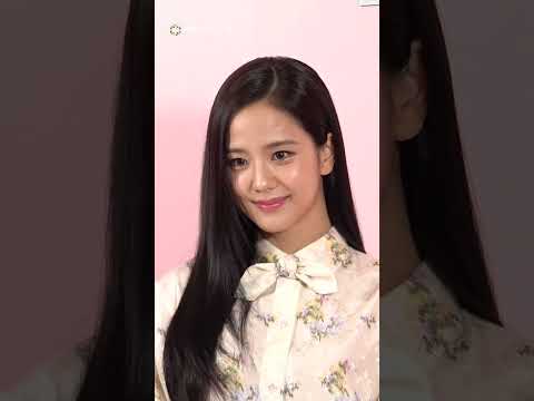 BLACKPINK・ジス、原宿に降臨！花柄×ミニ丈ワンピでディオールイベント来場　shorts サムネイル