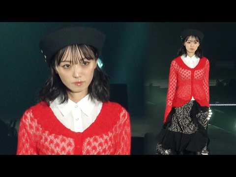 元欅坂46・今泉佑唯、クールな表情でガルアワをランウェイー　透け感ある赤ニットで爽やかコーデ　『Rakuten Gir… サムネイル