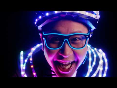 ドンデコルテ渡辺銀次 、“M-1”LEDおじさん降臨！再現シーンが強烈すぎる　マクドナルド新CM「オトナはサイコー！」篇